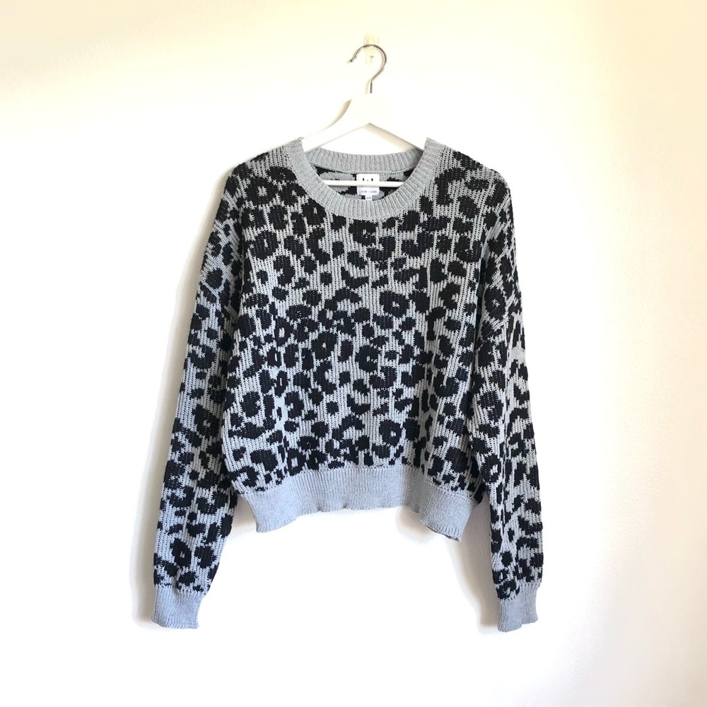 NWT John + Jenn Black / Gray Animal Print Knit Sweater Size Medium Cozy Neutral